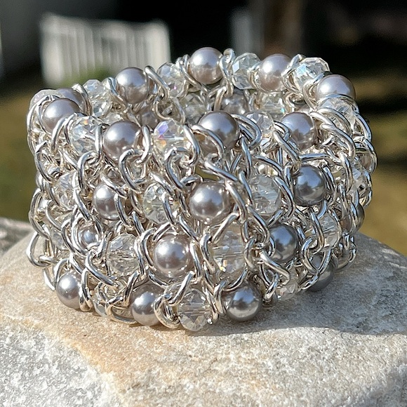 🩶 Pearl and Aurora Borealis AB Chain Stretch Bracelet - Picture 4 of 5